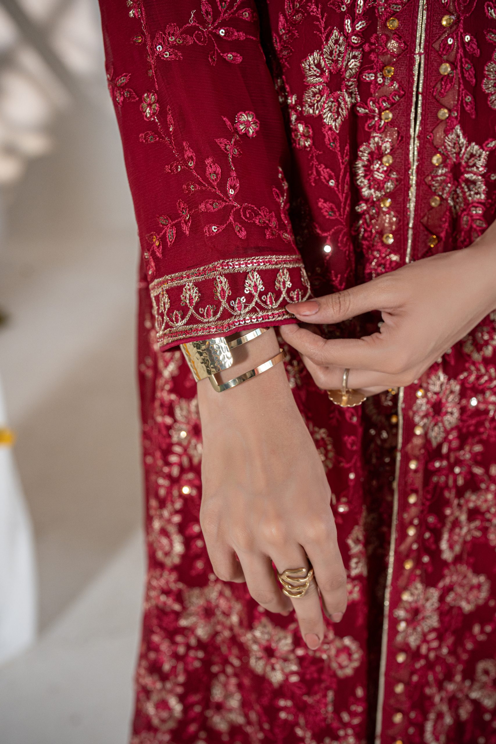 Ronaq – Deep Crimson Maroon - Image 8